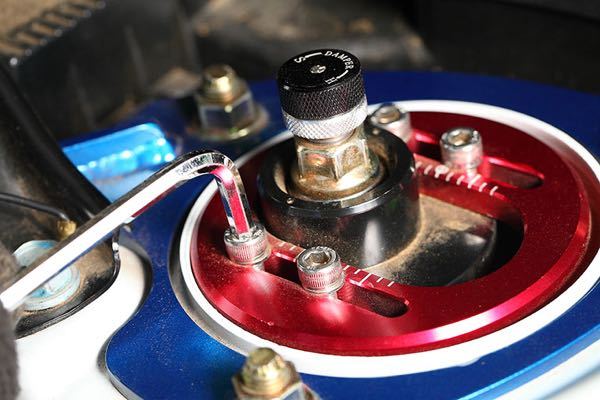 キャンバーボルト ピロアッパー マウント 仕組み 調整機構セッティング