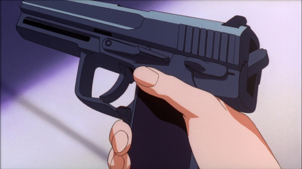 葛城ミサトが持っている銃は普通のH&KUSPですか？コンパクトH&KUSPで