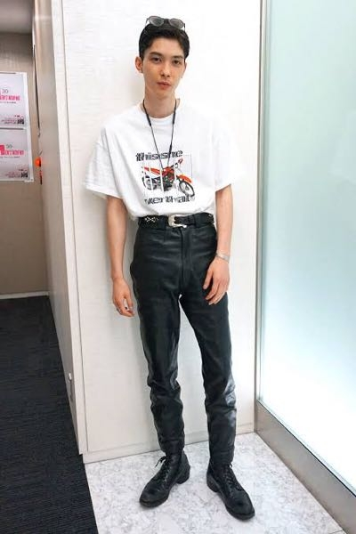 PANEROのレザーパンツ・レザーフレアパンツは、今どきのフ