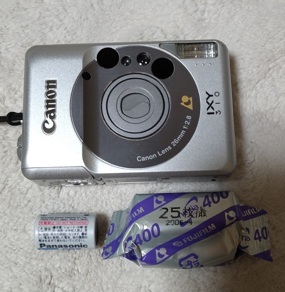 親が昔買ったCanonのixy320のフィルムカメラがありました