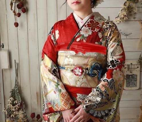 成人式の振袖について。後撮りをする予定なのですが、帯の位置が高いの 