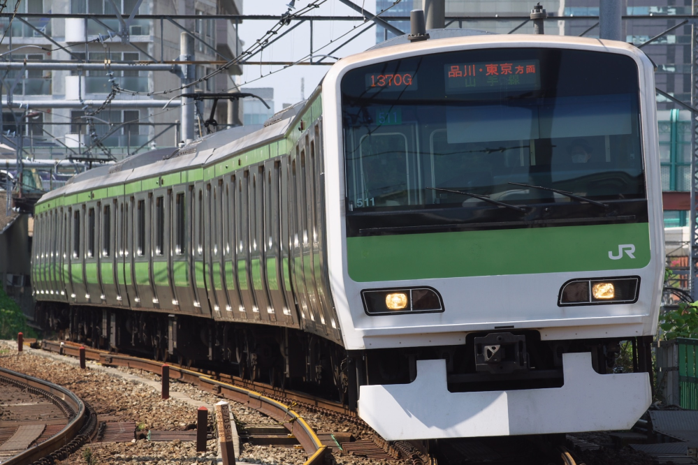 鉄道撮影をする際、いわゆる幕切れを回避するためにシャッタースピー