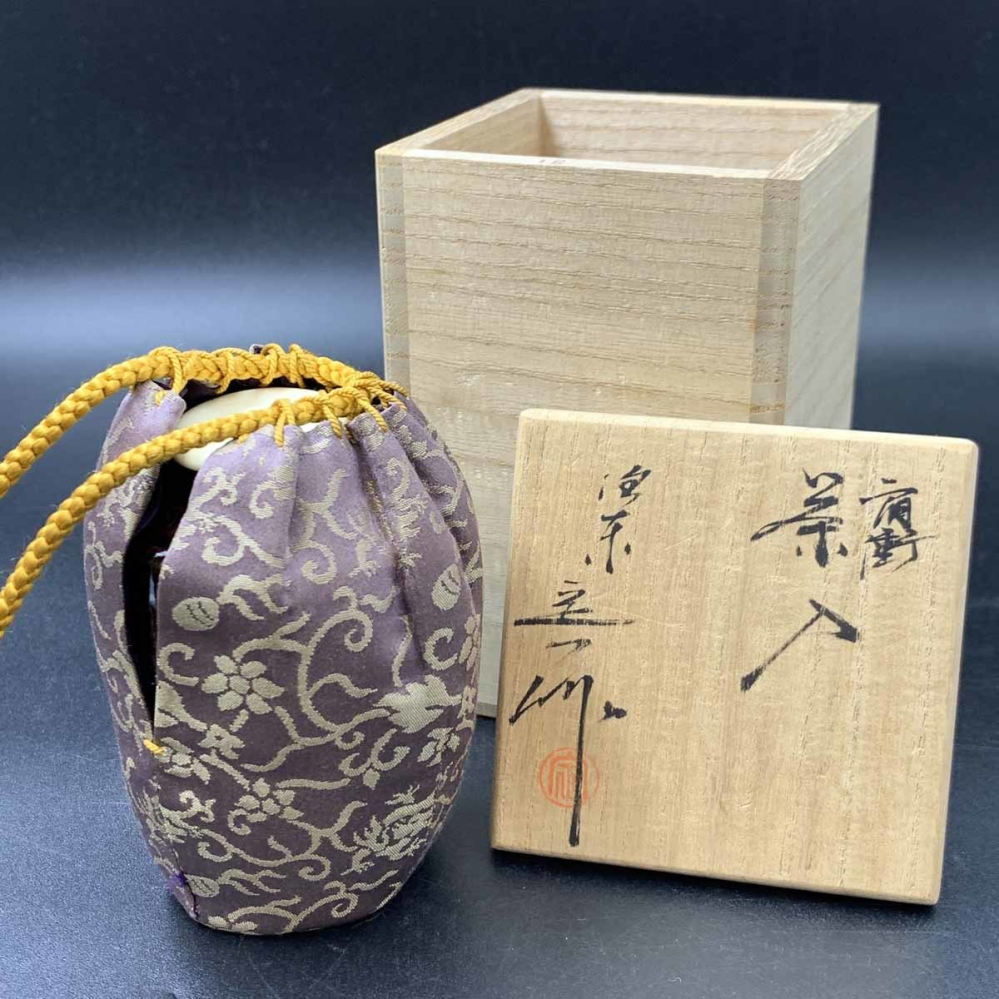 お茶入の箱書の文字がわかりませんわかる方お願いします - 「肩衝（か