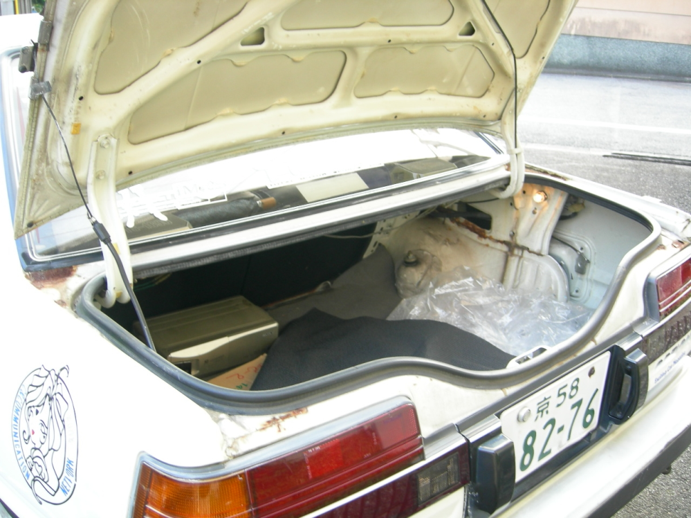 AE86の2ドアはトランク内装が無いようですが、3ドア』 トヨタ 86 の