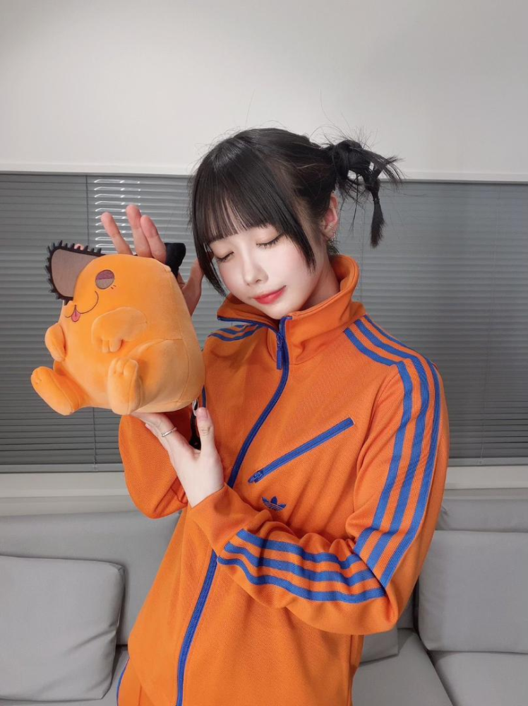 和洋折衷　リメイク　パーカー　adidas ジャージ　あのちゃん 和洋折衷 リメイク パーカー adidas ジャージ あのちゃん