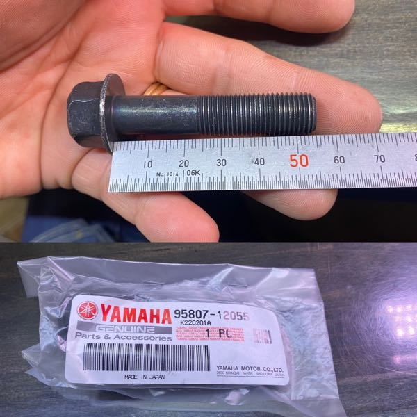 SR400のノーマルマフラー（サイレンサー）とタンデムステップを