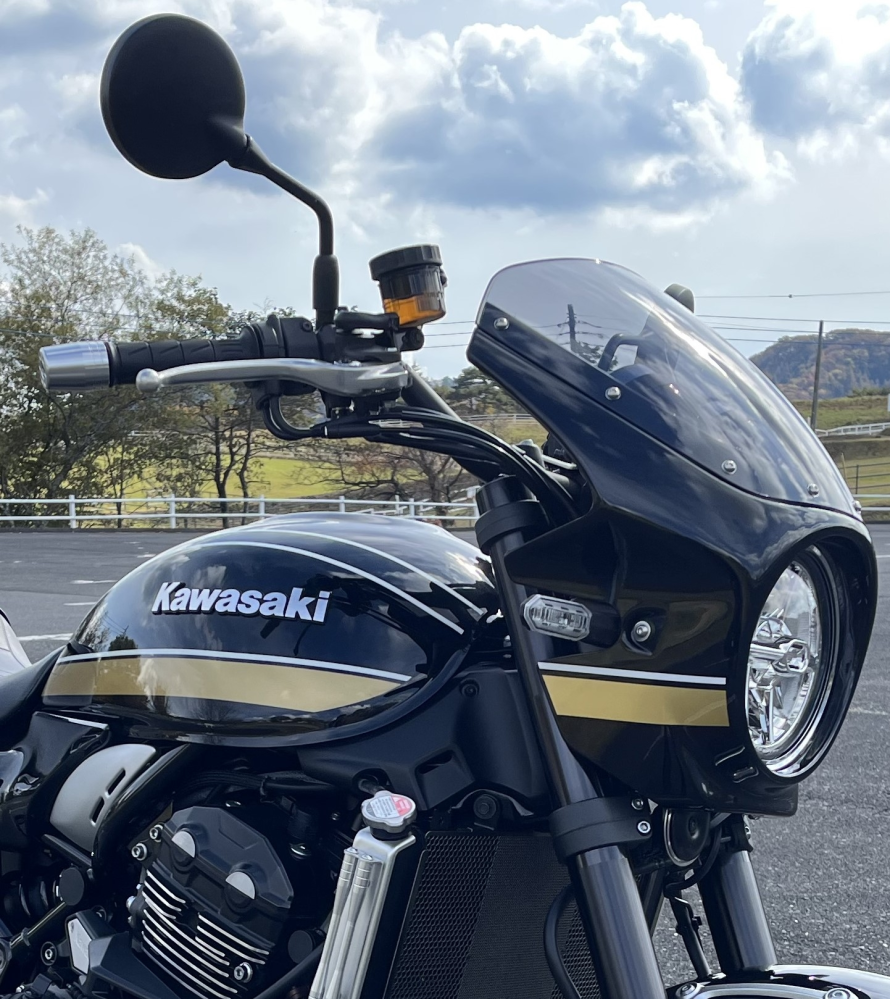 z900rsにシックデザインのロードコメットかマスカロードの