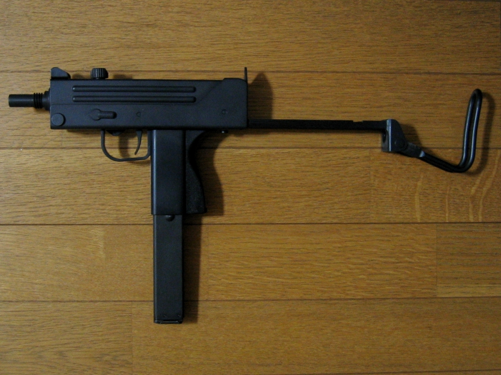 10禁電ブロのmac11のマガジンの下の部分を伸ばして拡張マガジ