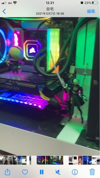 皆さんに質問ですゲーミングPCの中にフィギュアや人形を入れている実況 