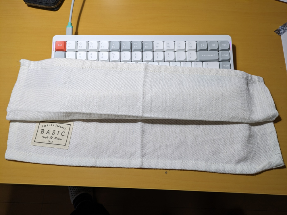 ゲーミングキーボード&マウス　多少放置していたので埃が少しついています ゲーミングキーボード使ってない時に埃除けとして何かしていますか