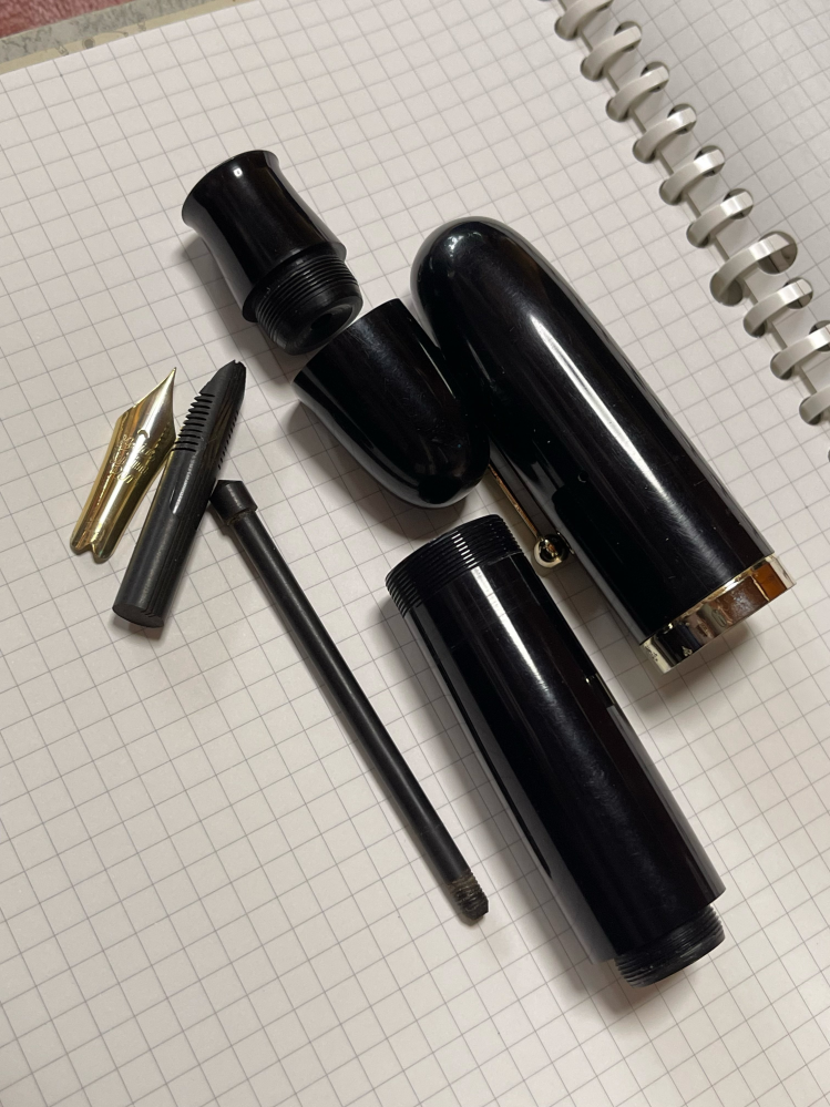 最近骨董品店で入手した古い万年筆について質問です。画像から