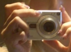 宮脇咲良のデジカメどこのかわかる方いらっしゃいますか？ - カシオEXI