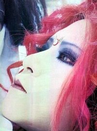 Xjapanのhideのメイクをしたくて画像を探しています まだ赤 Yahoo 知恵袋