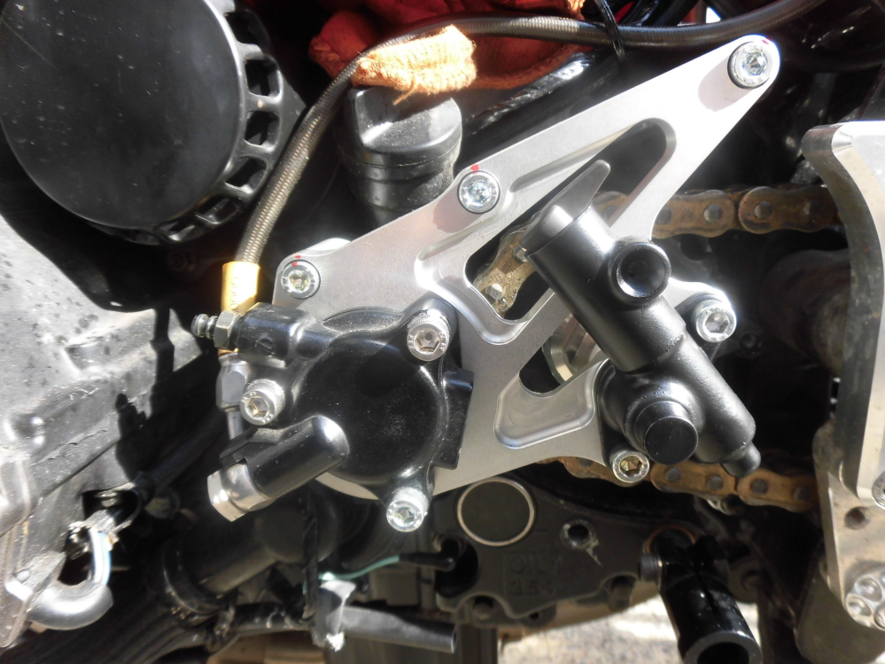 GPZ900Rフロント流用について教えて下さい。GPZ900RにZRX12