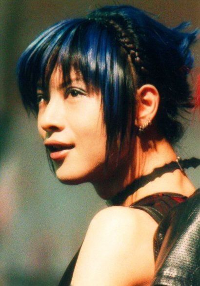 DIRENGREYのToshiyaさんの昔のピアスの数とか位 - Yahoo!知恵袋
