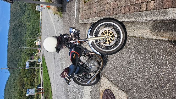 rh01j2008年式のヤマハsr400に初期型の19インチホイールを移設