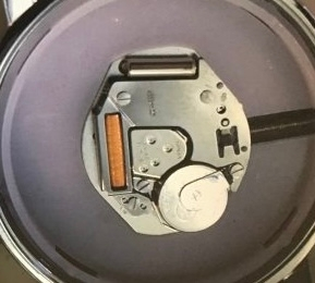 AKTEOの腕時計があってしばらく使っておらず、電池切れだったので 
