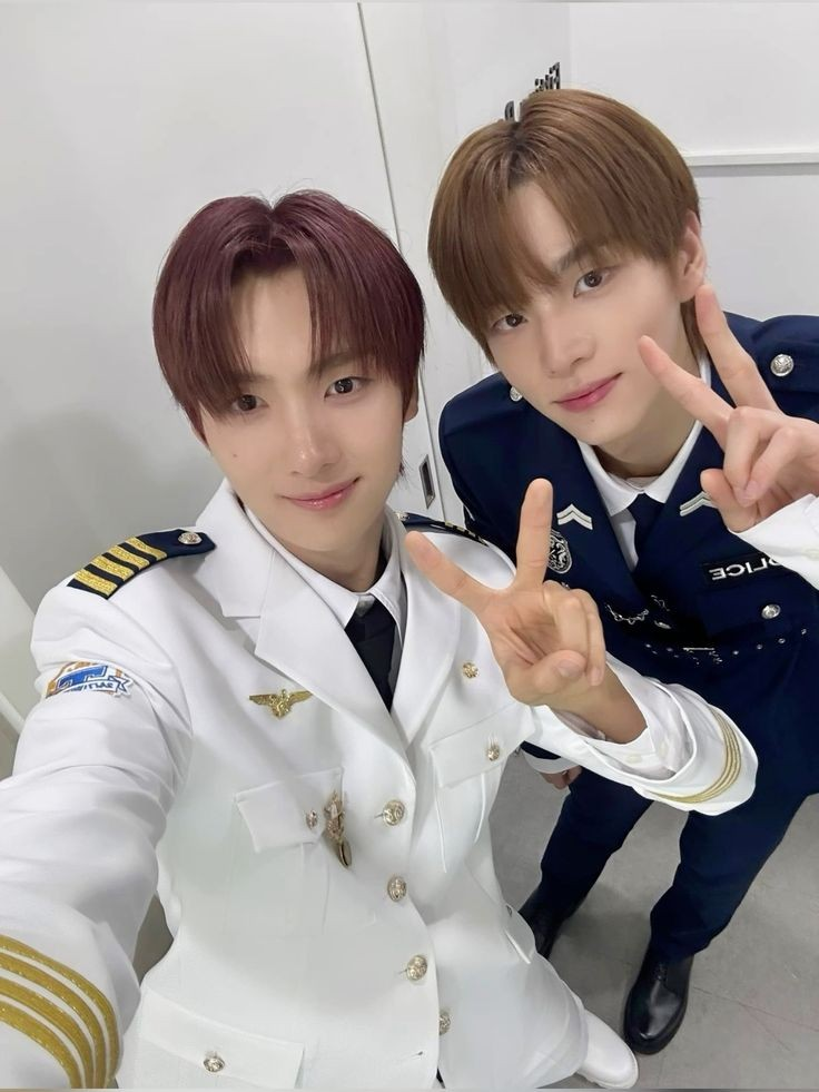 TWSのヨンジェさんとシニュさんの見分け方を教えて欲しいです