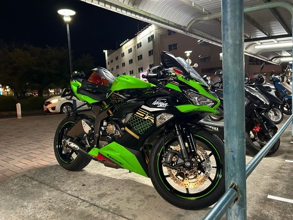 なぜ売れない？？ 600ccクラスの中ではzx6rが売れてるみたいですが、何が良くて人気