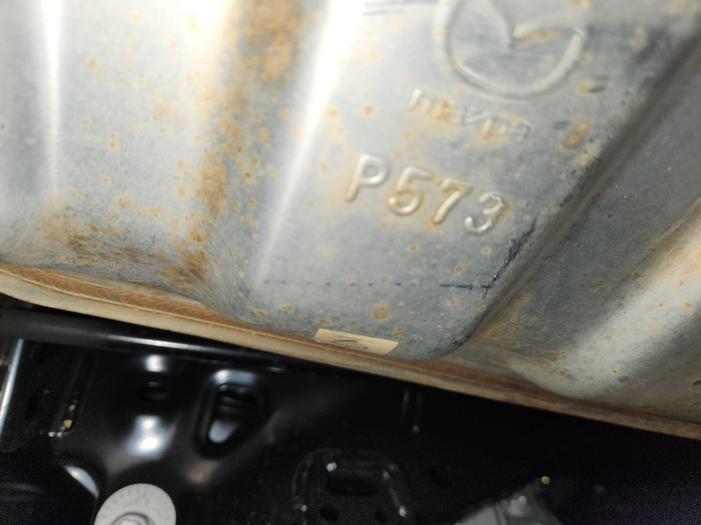 マツダNDロードスターの純正マフラーについて質問です型番P5C1とP