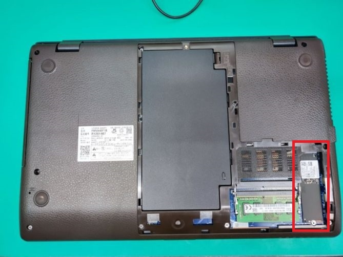 ノートパソコンのSDD換装についての質問です。機種は、富士通L