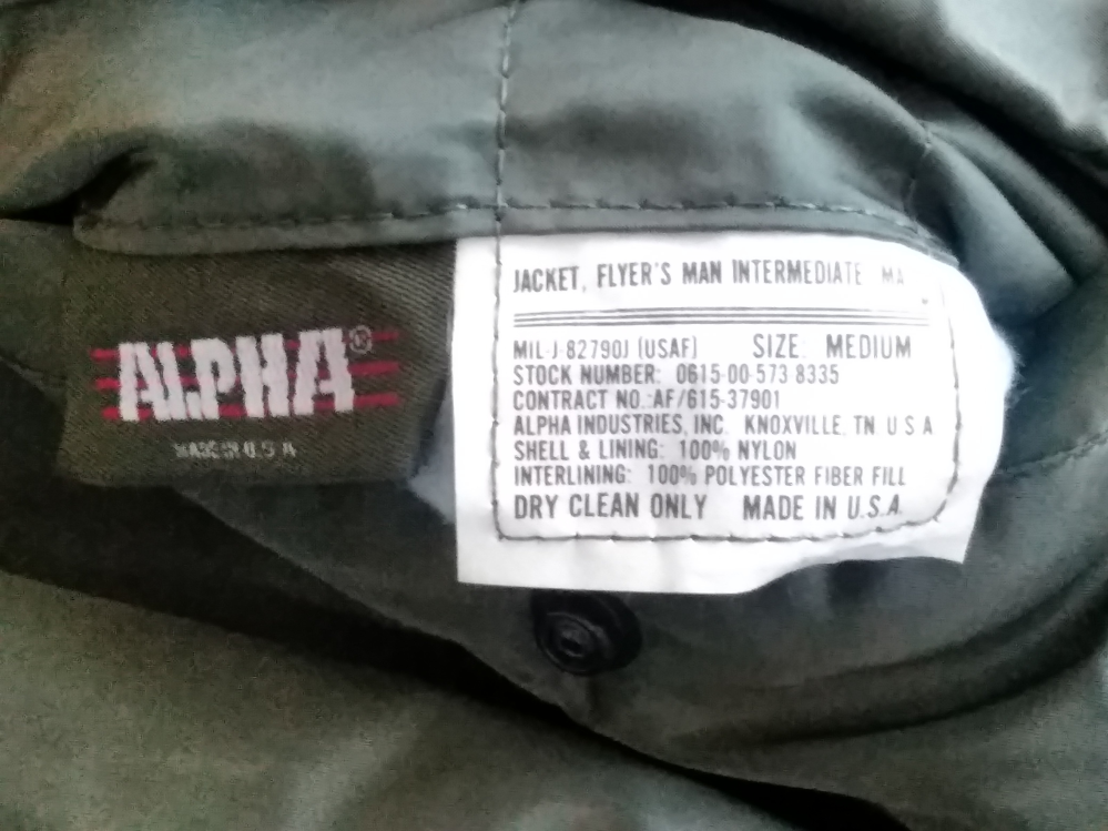 アルファのUSA製MA-1について質問です。現在親から譲り受けてい