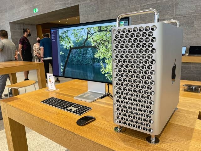 Macのデスクトップパソコンはディスプレイとキーボードだけなん
