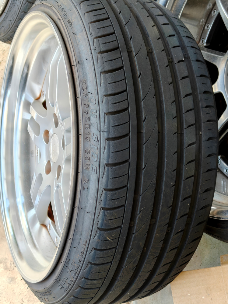 サイズ：19インチ8.0Jサイズ：225/35R19 - 現在この状態で組 