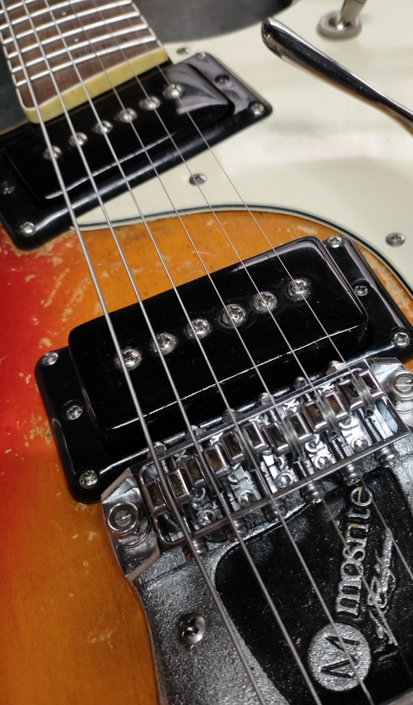 Mosrite/モズライトに知識がなく、手元の個体の製造元（黒雲