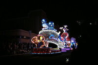 Usjのパレードについてお尋ねです パレードの場所取りができる Yahoo 知恵袋