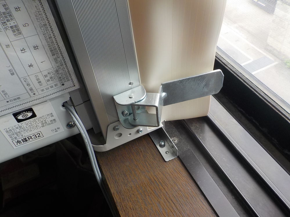 窓側エアコン 値段下がりました 窓用エアコンについて質問です。窓枠 