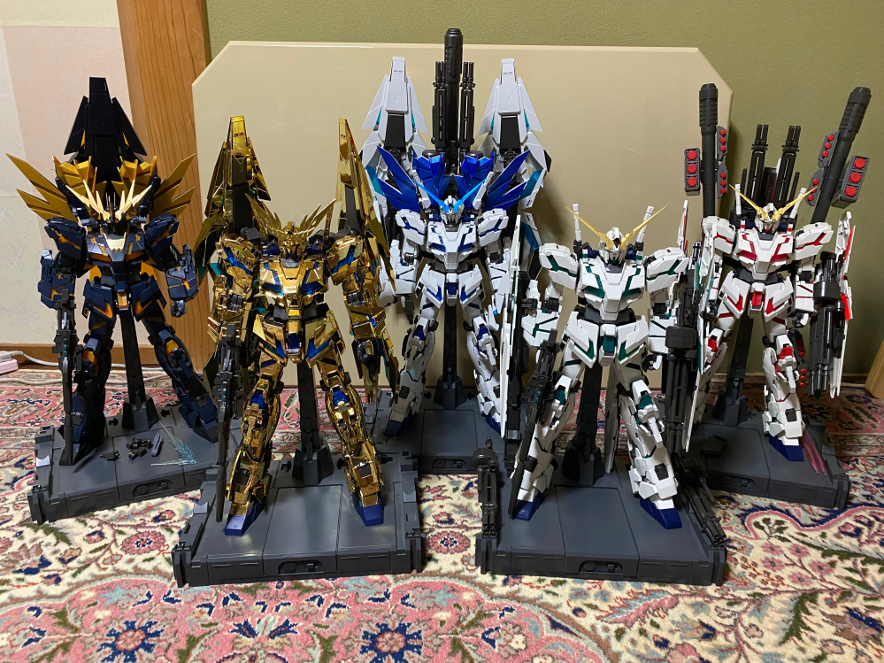 PGのユニコーンガンダムのプラモデルですが、led無しの素組みでも見