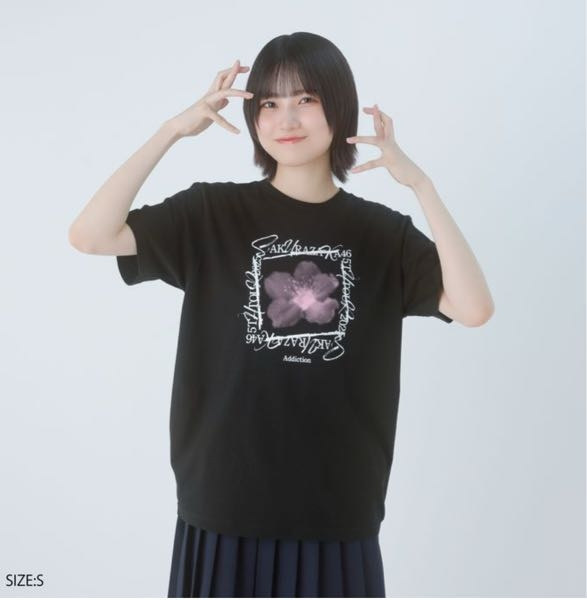 櫻坂46の表示しているグッズTシャツを買いたいのですがサイズ感こんな