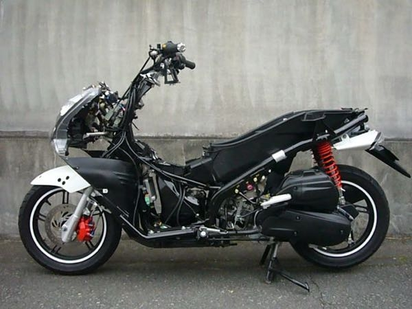 125CCのスクーターに250CCや400CCのエンジンを換装したいです