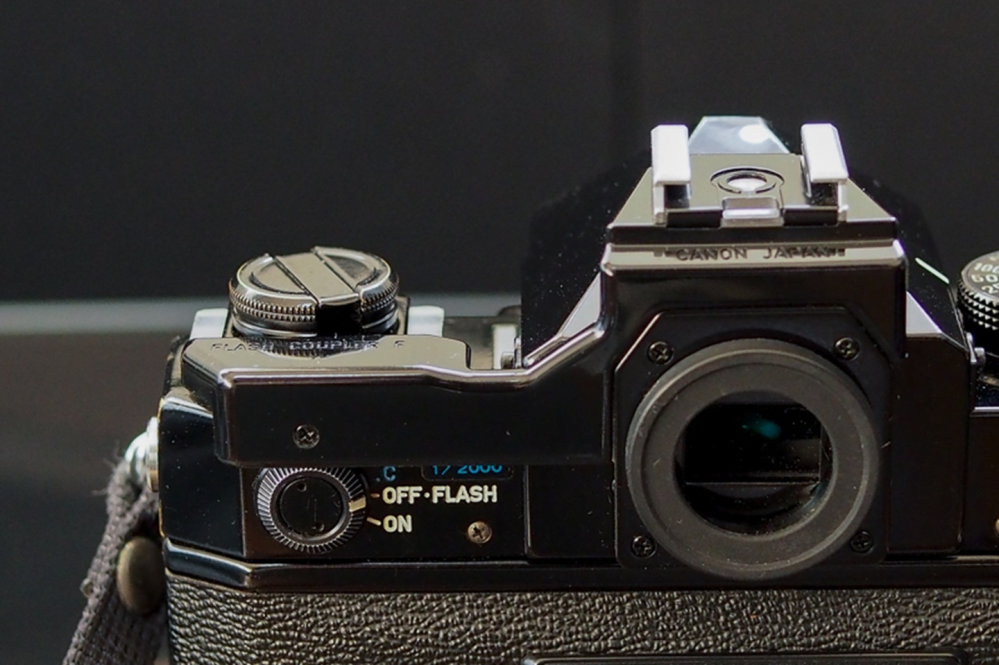 先日、CanonのF1フィルムカメラ前期モデル？か後期モデルかど