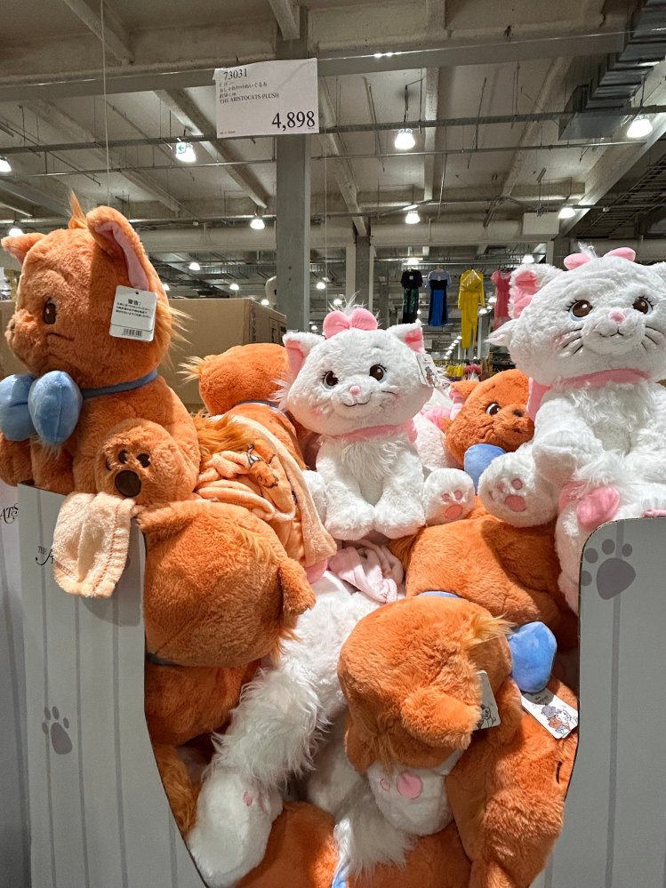 コストコ マリー 値札付き ディズニー、マリーちゃんのぬいぐるみについて質問です。コストコで