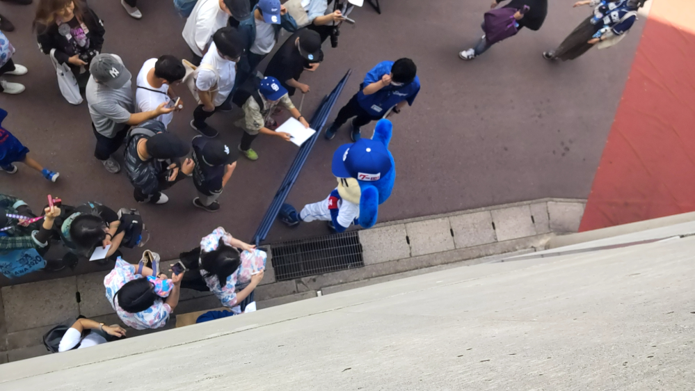 中日ドラゴンズの沖縄キャンプでドアラさんからサインをもらいたいの