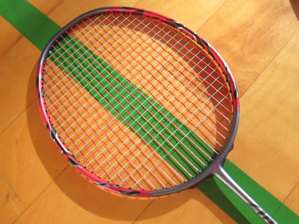 バドミントンをしているのですがアストロクス77プロかアークセイバー11