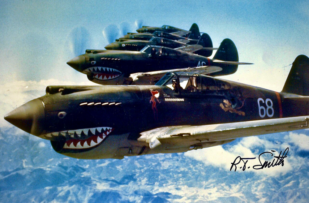 アメリカ戦闘機にサメの口みたいなのを書くのはなぜですか？いつ頃から