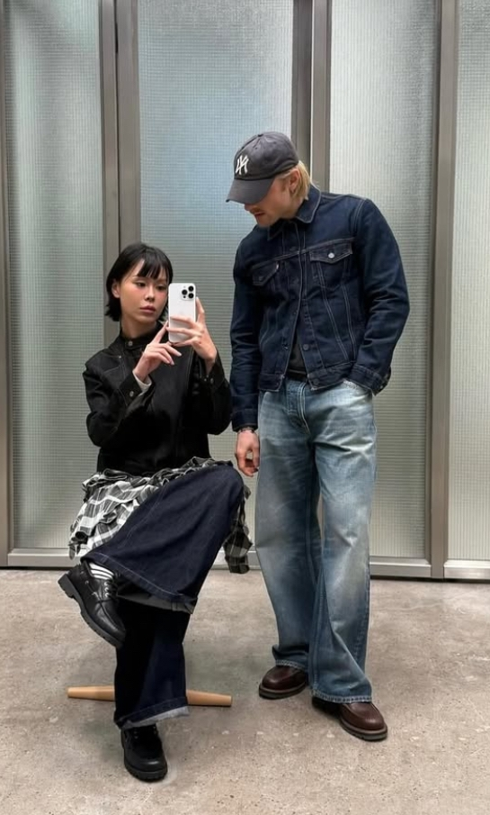 デニムの上下でこの色の違いは変ですか？ - Yahoo!知恵袋