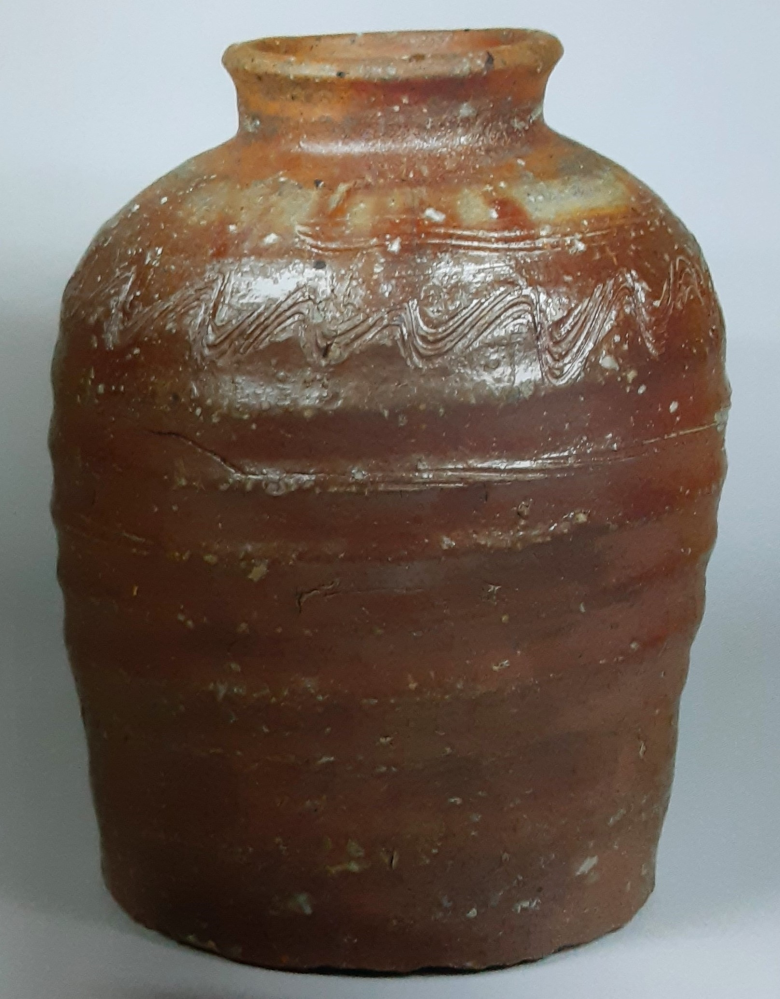 古美骨董】自然釉が芸術的に肩にだけ降った備前壺H21cmです。制作時代