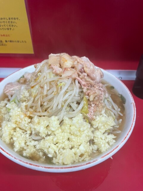 ラーメン屋のニンニクマシマシってどれくらいの量のことですか