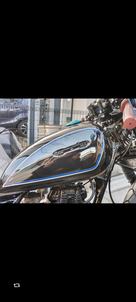 tw200のタンクを変えたことある人に聞きたいのですが写真のような