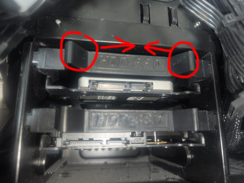 ZALMANZ9NEOのPCケースを使っています。HDDとSSD - Yahoo!知恵袋