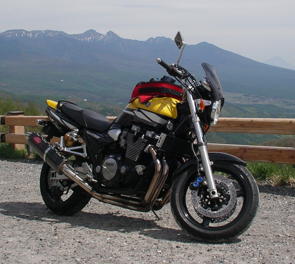 テレビ KAKU XJR1300が納車予定です。そこでマフラーについて質問があります。ず