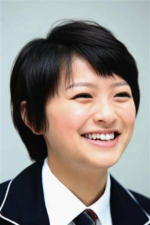 最近の榮倉奈々さんの画像があるようなサイト教えてください 最近のというのは髪 Yahoo 知恵袋