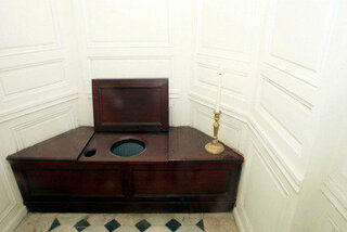 ベルサイユ宮殿には なぜトイレが設置されていなかったのでしょう Yahoo 知恵袋