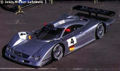 いま、1999年ル・マンで宙を舞ったメルセデスCLRについて知りたいです
