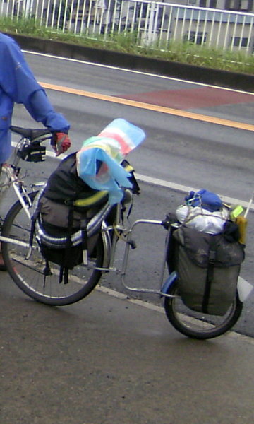 自転車に幅が350ミリくらいのサイドカーを付けてキャンピング旅行 