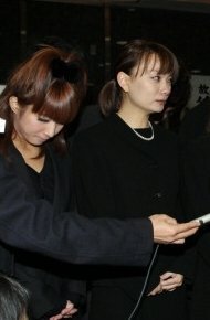 辻希美 あの非常識で場違いなメーク 髪型 服装で後藤真希 Yahoo 知恵袋